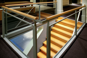 Balustrade van glas trapgat